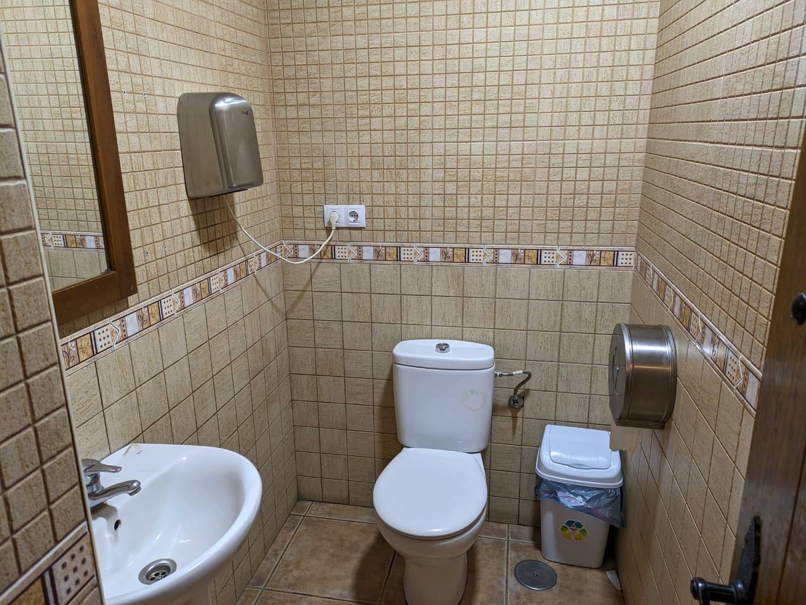 Erhverv til salg i Torremolinos - € 690.000 (Ref: 8108957)