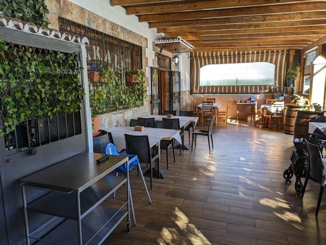 Kaupallinen myytävänä paikassa Torremolinos - 690 000 € (Ref: 8108957)