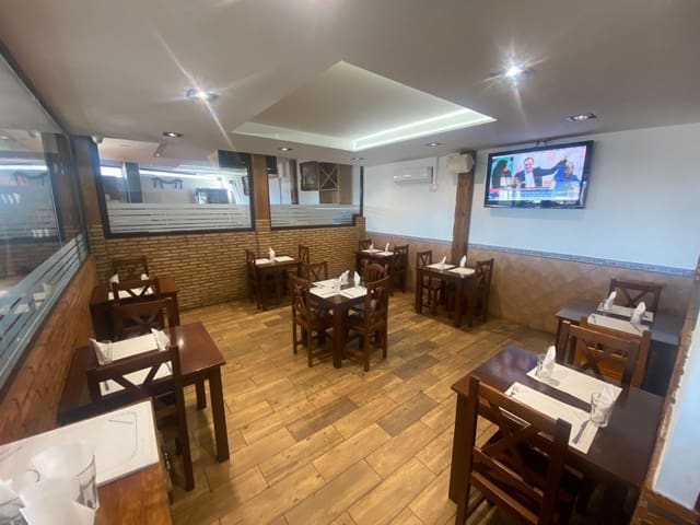 Kaupallinen myytävänä paikassa Torremolinos - 690 000 € (Ref: 8108957)