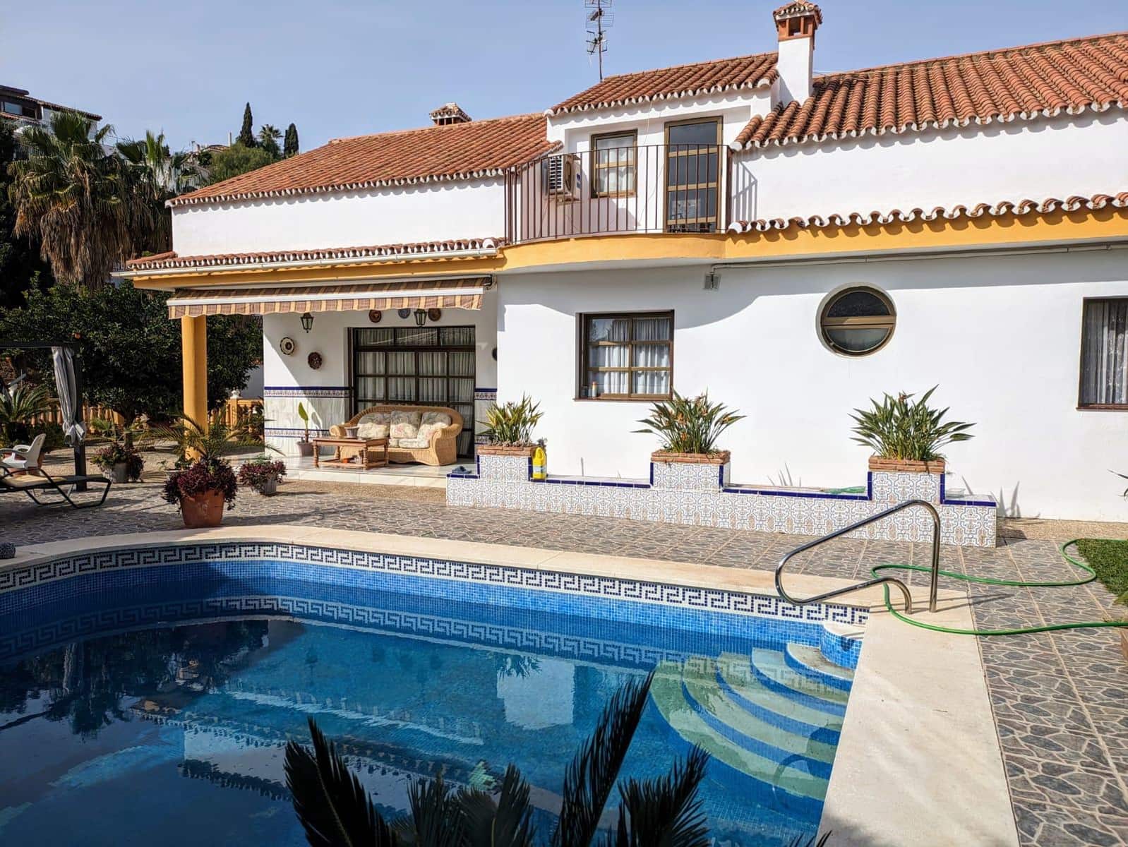 5 sypialnia Willa na sprzedaż w Benalmadena z basenem garażem - 950 000 € (Ref: 8108977)