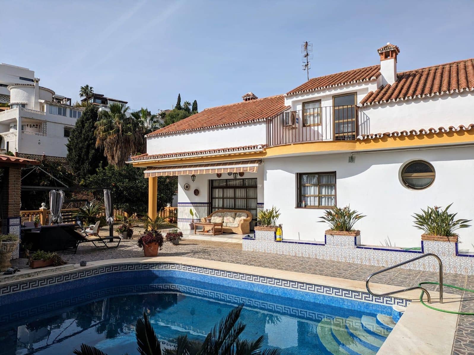 5 sypialnia Willa na sprzedaż w Benalmadena z basenem garażem - 950 000 € (Ref: 8108977)