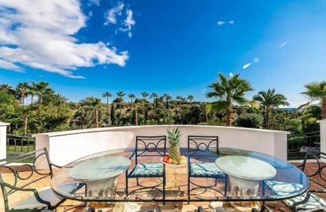 16 bedroom Villa for sale in Benahavis with pool garage - € 8,990,000 (Ref: 8109619)