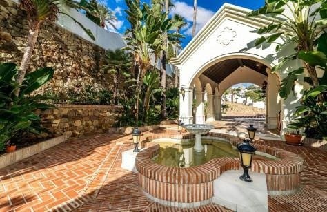 16 bedroom Villa for sale in Benahavis with pool garage - € 8,990,000 (Ref: 8109619)