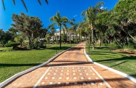 16 bedroom Villa for sale in Benahavis with pool garage - € 8,990,000 (Ref: 8109619)