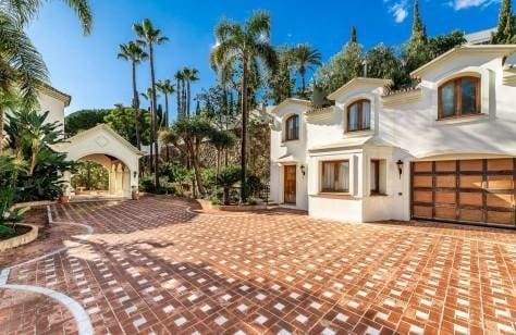 16 bedroom Villa for sale in Benahavis with pool garage - € 8,990,000 (Ref: 8109619)