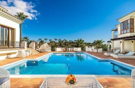 16 bedroom Villa for sale in Benahavis with pool garage - € 8,990,000 (Ref: 8109619)