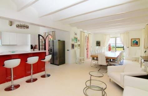 Chalet de 8 habitaciones en El Paraiso, Estepona en venta con piscina garaje - 11.900.000 € (Ref: 8109620)