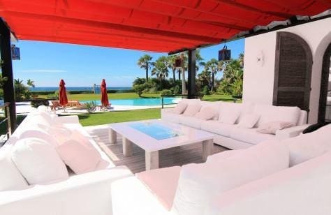 Chalet de 8 habitaciones en El Paraiso, Estepona en venta con piscina garaje - 11.900.000 € (Ref: 8109620)