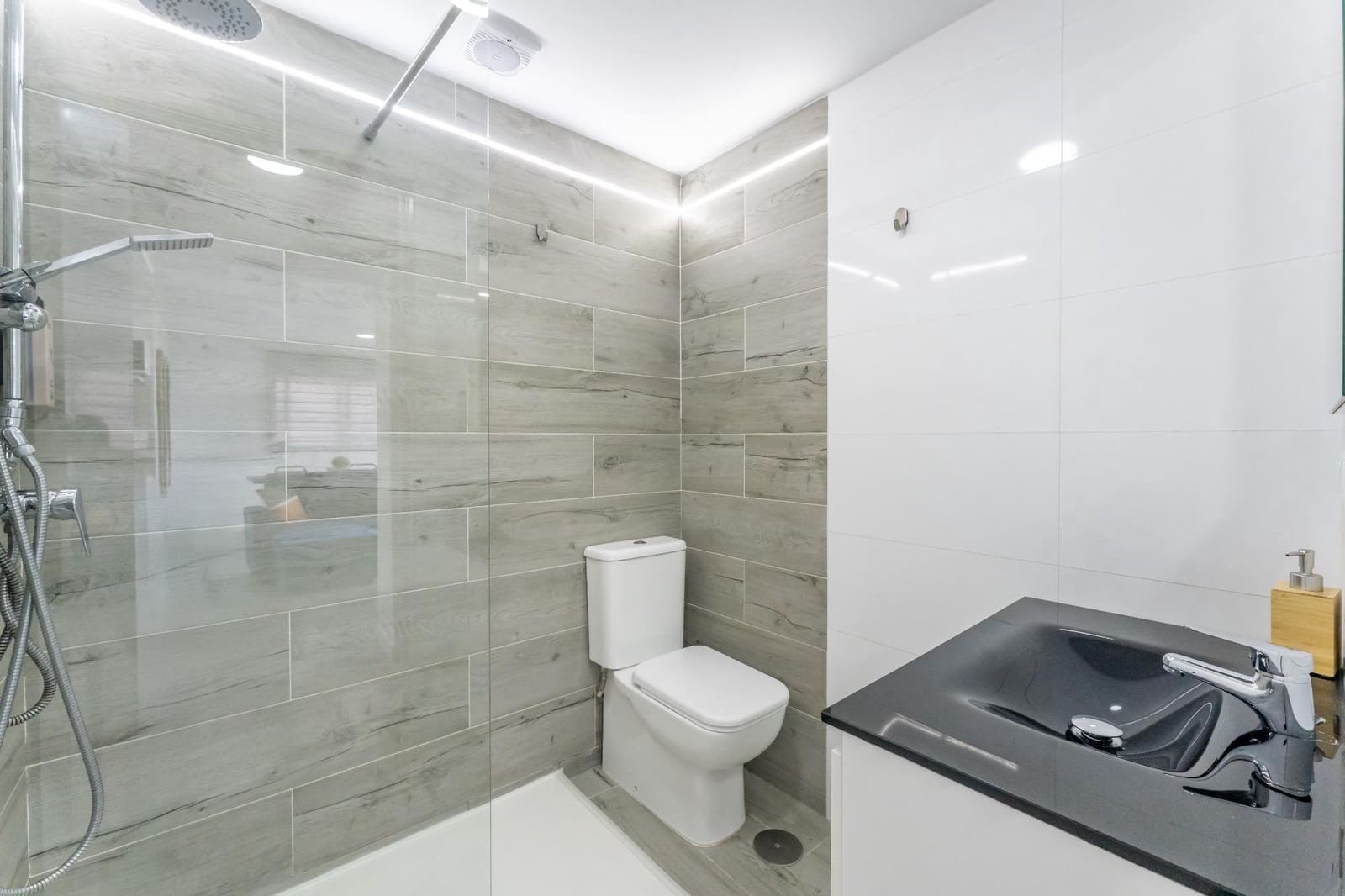 7 makuuhuone Huoneisto myytävänä paikassa Benalmadena Costa - 1 295 000 € (Ref: 8109662)