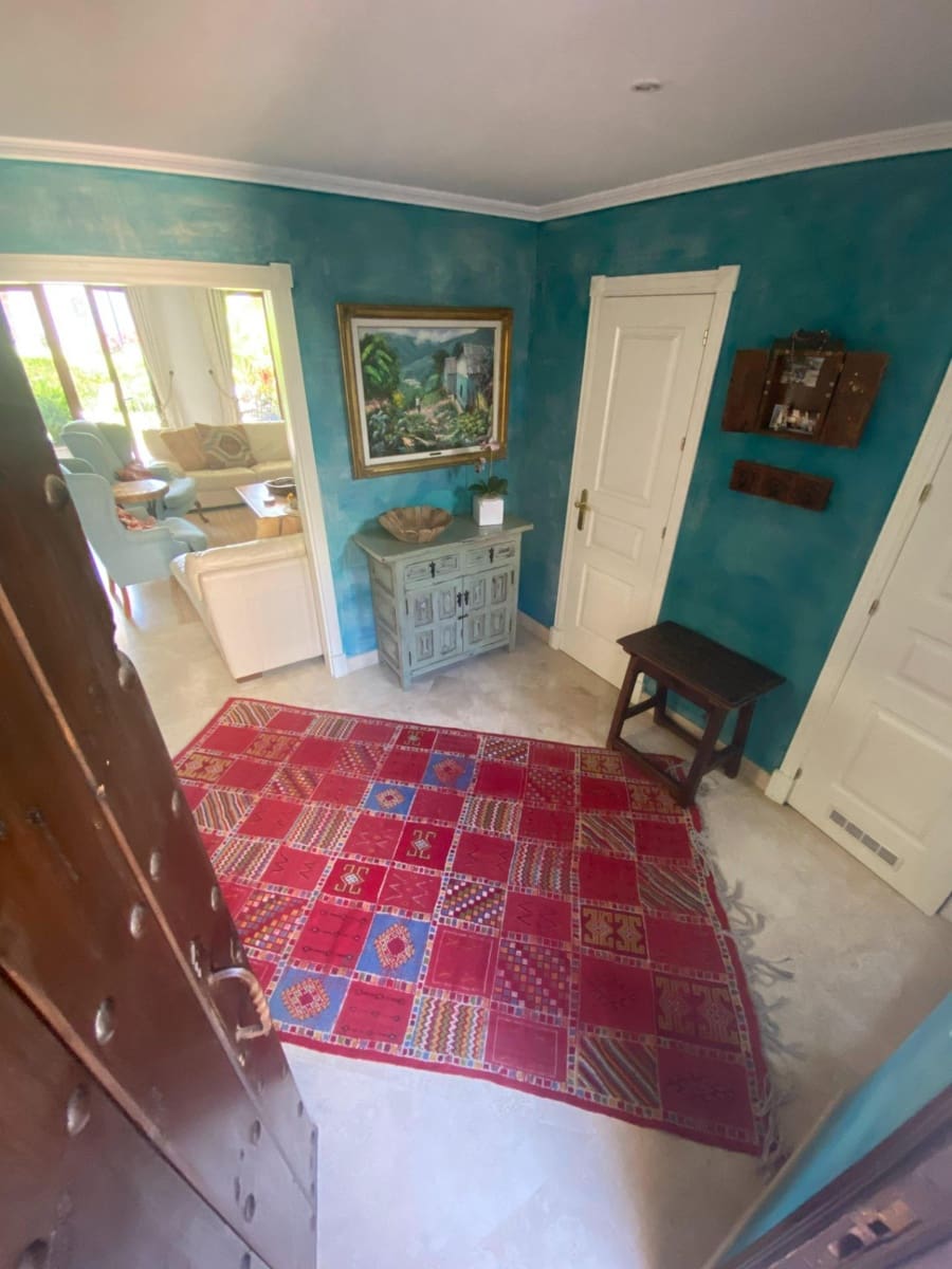 4 soverom Rekkehus til salgs i El Paraiso med svømmebasseng - € 740 000 (Ref: 8146516)