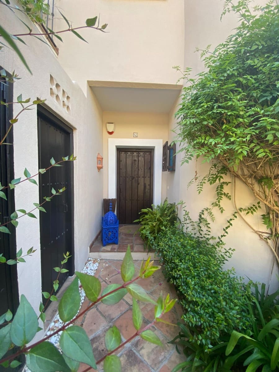 4 soverom Rekkehus til salgs i El Paraiso med svømmebasseng - € 740 000 (Ref: 8146516)