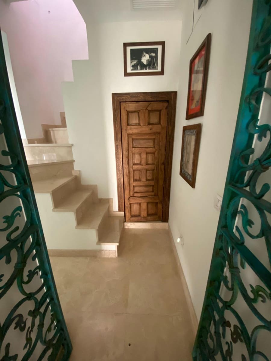 4 soverom Rekkehus til salgs i El Paraiso med svømmebasseng - € 740 000 (Ref: 8146516)