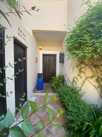 4 sovrum Radhus till salu i El Paraiso, Estepona med pool - 740 000 € (Ref: 8146516)