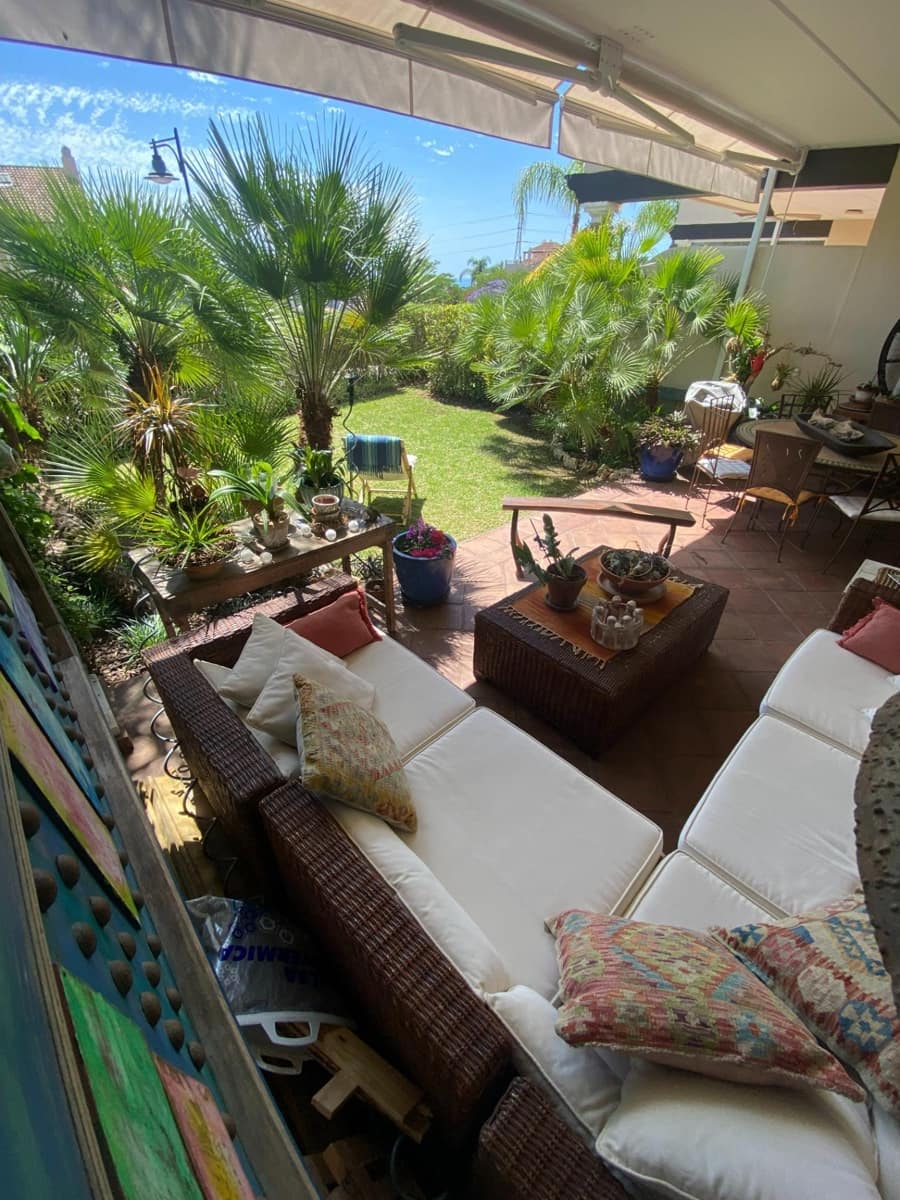 4 soverom Rekkehus til salgs i El Paraiso med svømmebasseng - € 740 000 (Ref: 8146516)