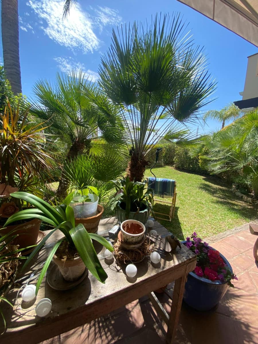 4 soverom Rekkehus til salgs i El Paraiso med svømmebasseng - € 740 000 (Ref: 8146516)