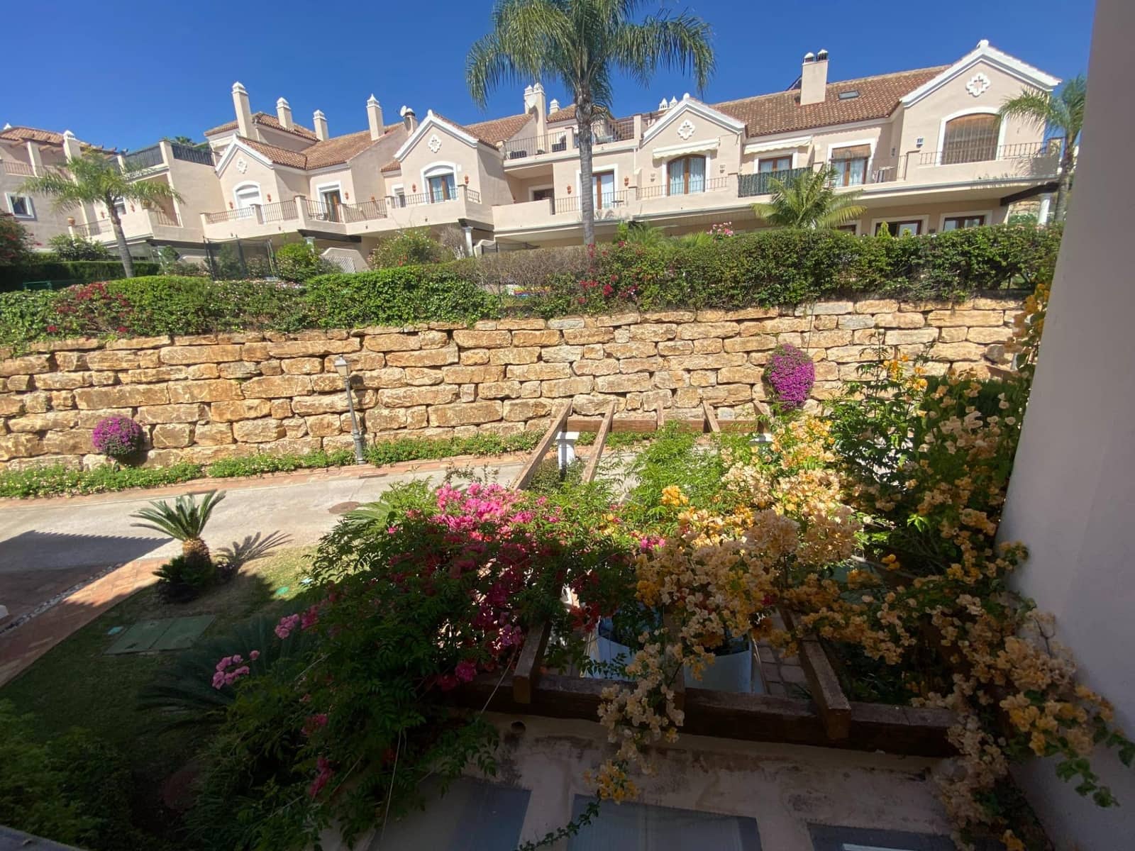 4 soverom Rekkehus til salgs i El Paraiso med svømmebasseng - € 740 000 (Ref: 8146516)