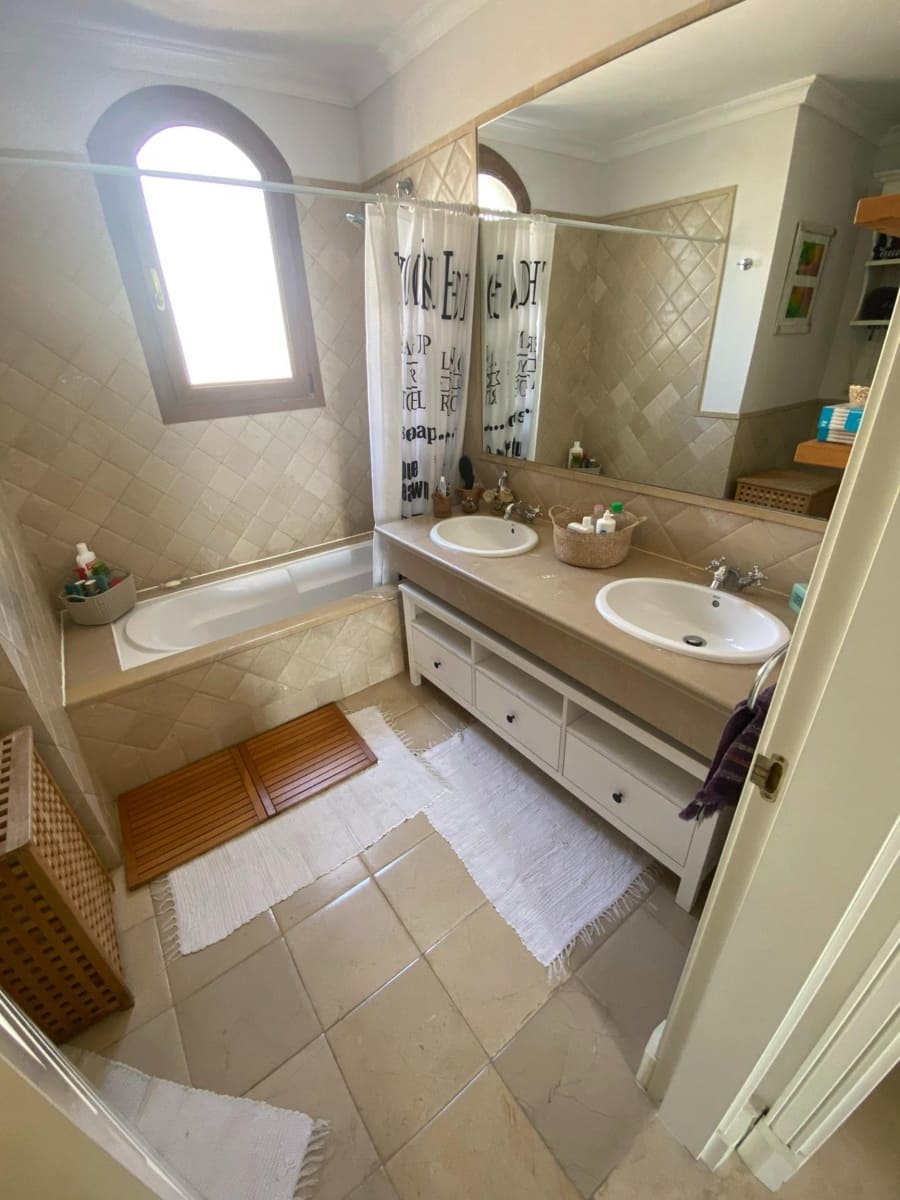 4 soverom Rekkehus til salgs i El Paraiso med svømmebasseng - € 740 000 (Ref: 8146516)