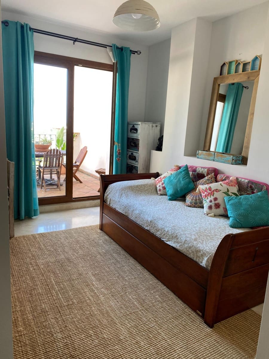 4 soverom Rekkehus til salgs i El Paraiso med svømmebasseng - € 740 000 (Ref: 8146516)