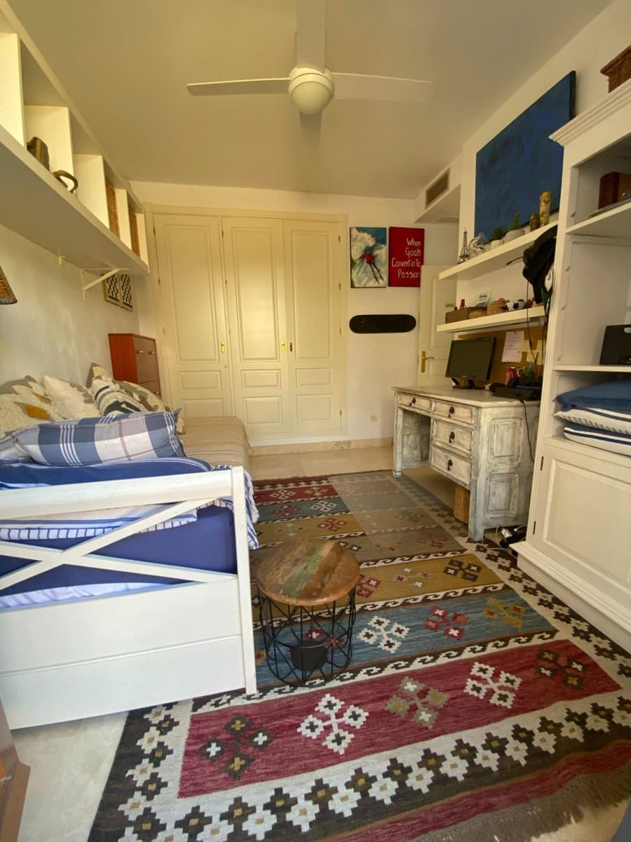 4 soverom Rekkehus til salgs i El Paraiso med svømmebasseng - € 740 000 (Ref: 8146516)