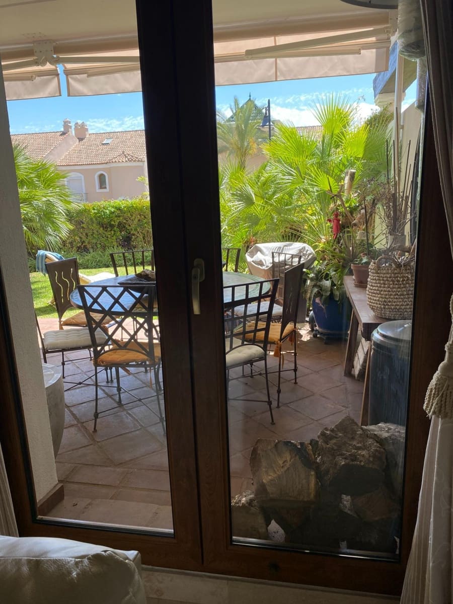 4 soverom Rekkehus til salgs i El Paraiso med svømmebasseng - € 740 000 (Ref: 8146516)