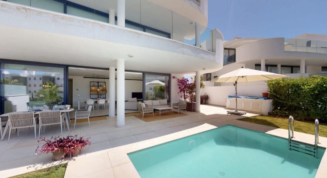 Apartamento de 3 habitaciones en Fuengirola en venta con piscina garaje - 795.000 € (Ref: 8253938)