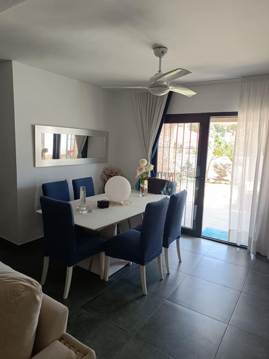 4 sypialnia Willa na sprzedaż w Miraflores z basenem garażem - 859 500 € (Ref: 8263159)