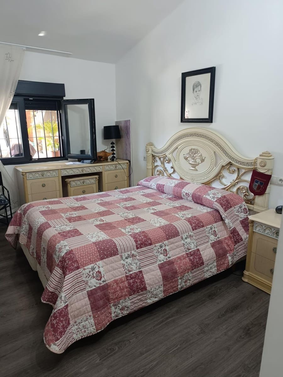 4 sypialnia Willa na sprzedaż w Miraflores z basenem garażem - 859 500 € (Ref: 8263159)