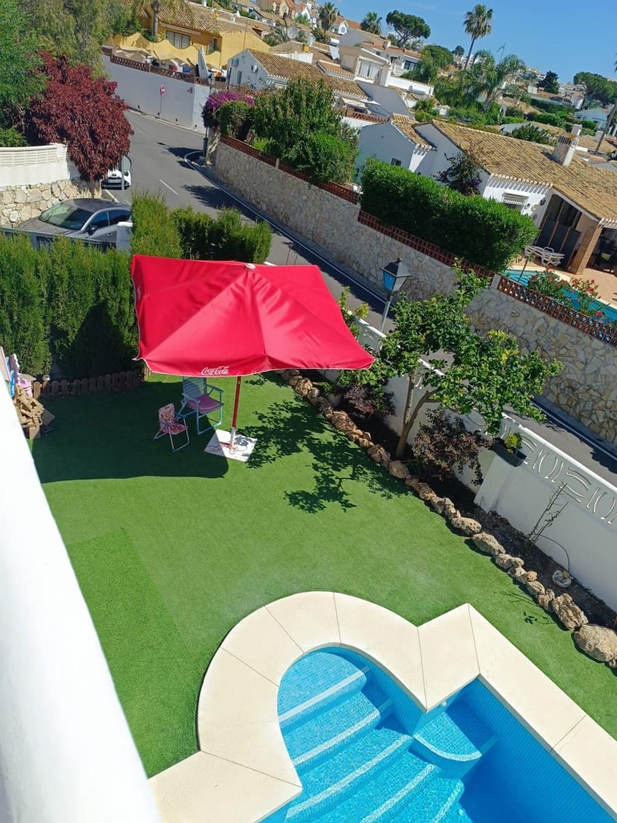 4 sypialnia Willa na sprzedaż w Miraflores z basenem garażem - 859 500 € (Ref: 8263159)