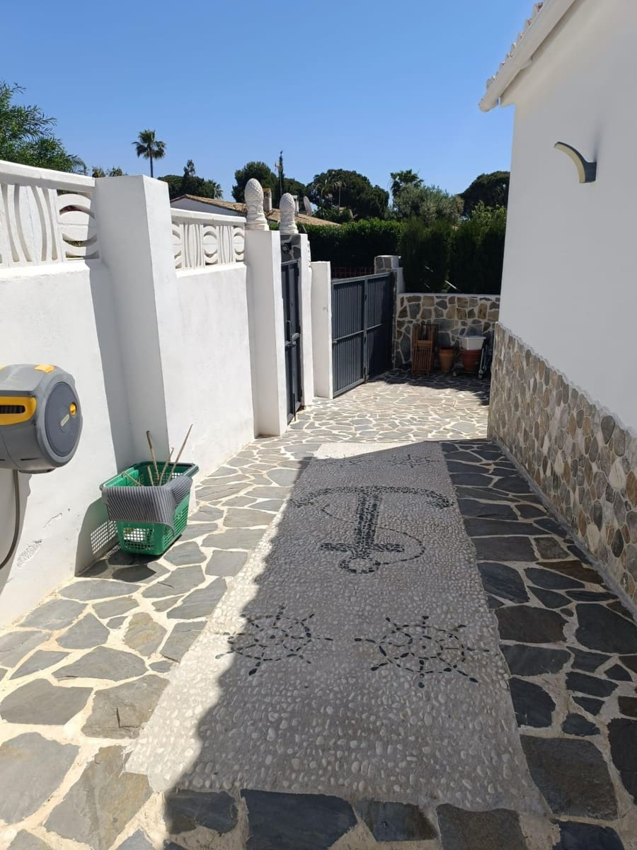 4 sypialnia Willa na sprzedaż w Miraflores z basenem garażem - 859 500 € (Ref: 8263159)