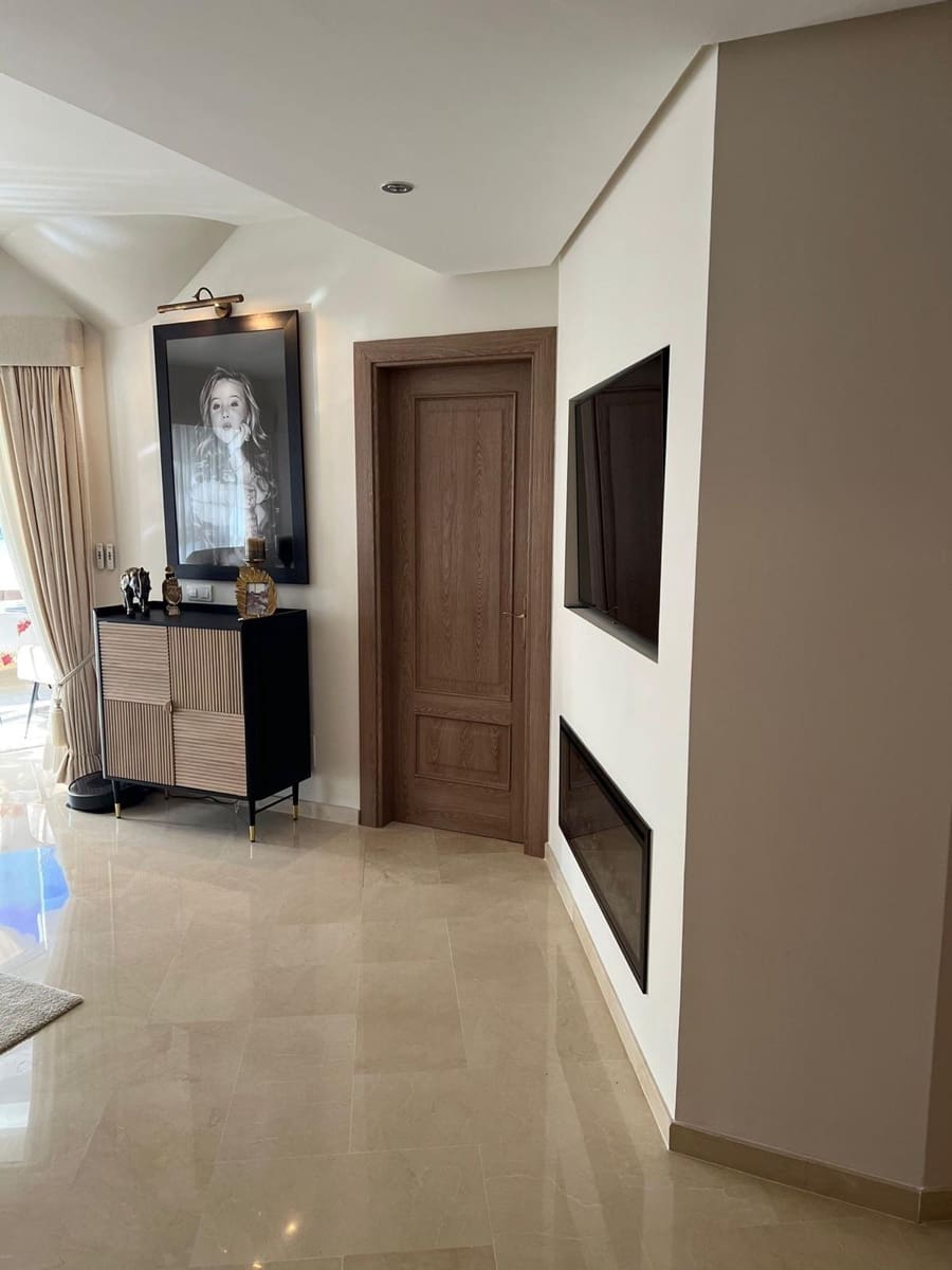 2 bedroom Apartment for sale in Benalmadena with pool - € 640,000 (Ref: 8382698)