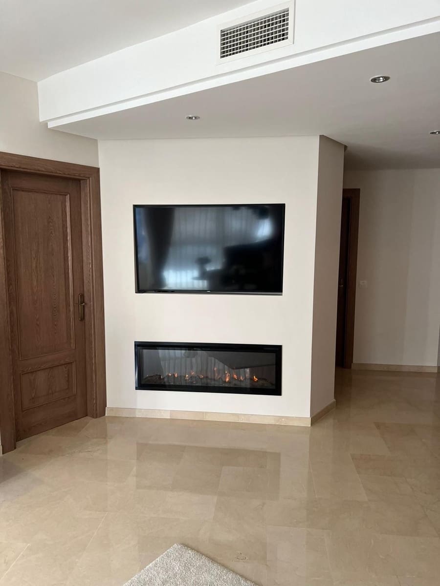 2 bedroom Apartment for sale in Benalmadena with pool - € 640,000 (Ref: 8382698)