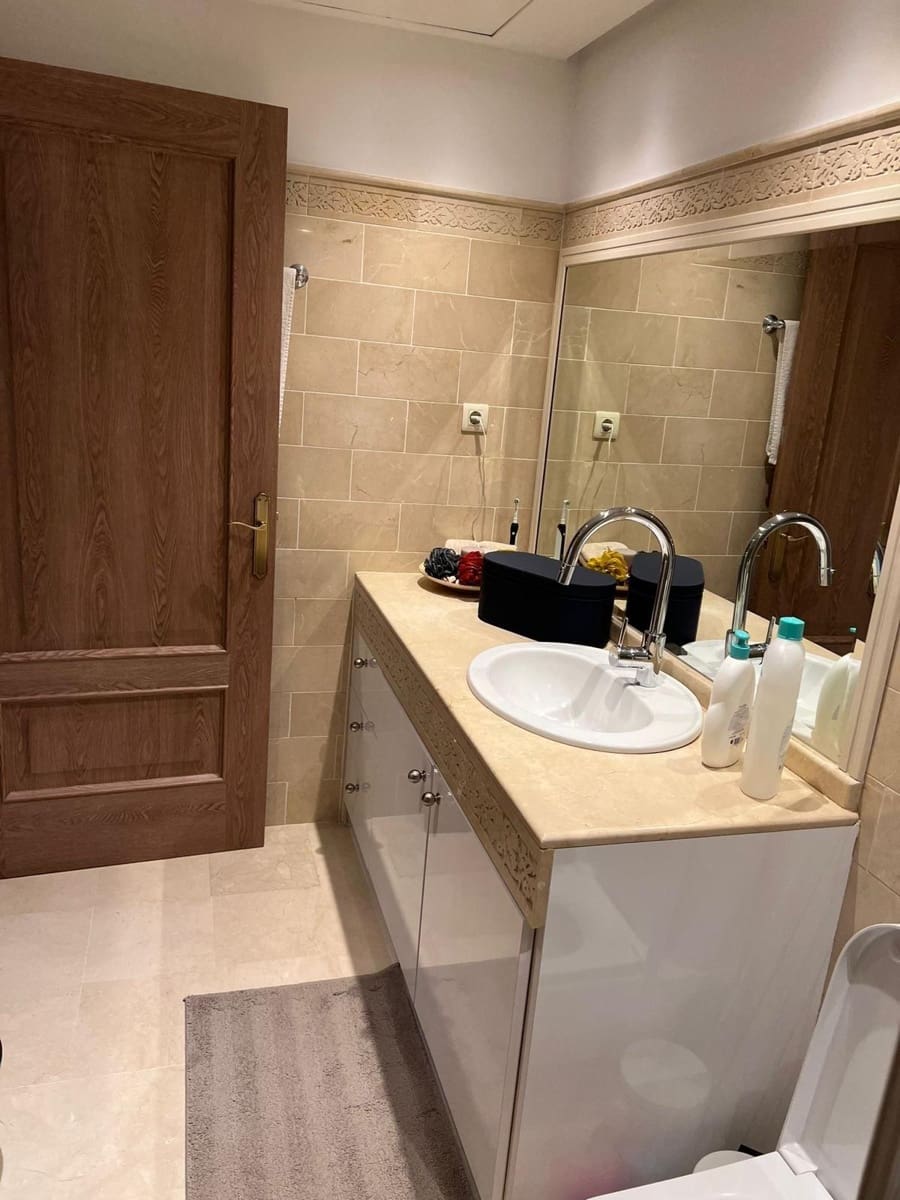 2 bedroom Apartment for sale in Benalmadena with pool - € 640,000 (Ref: 8382698)