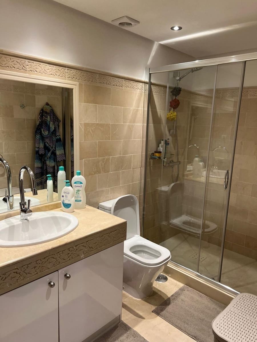 2 bedroom Apartment for sale in Benalmadena with pool - € 640,000 (Ref: 8382698)