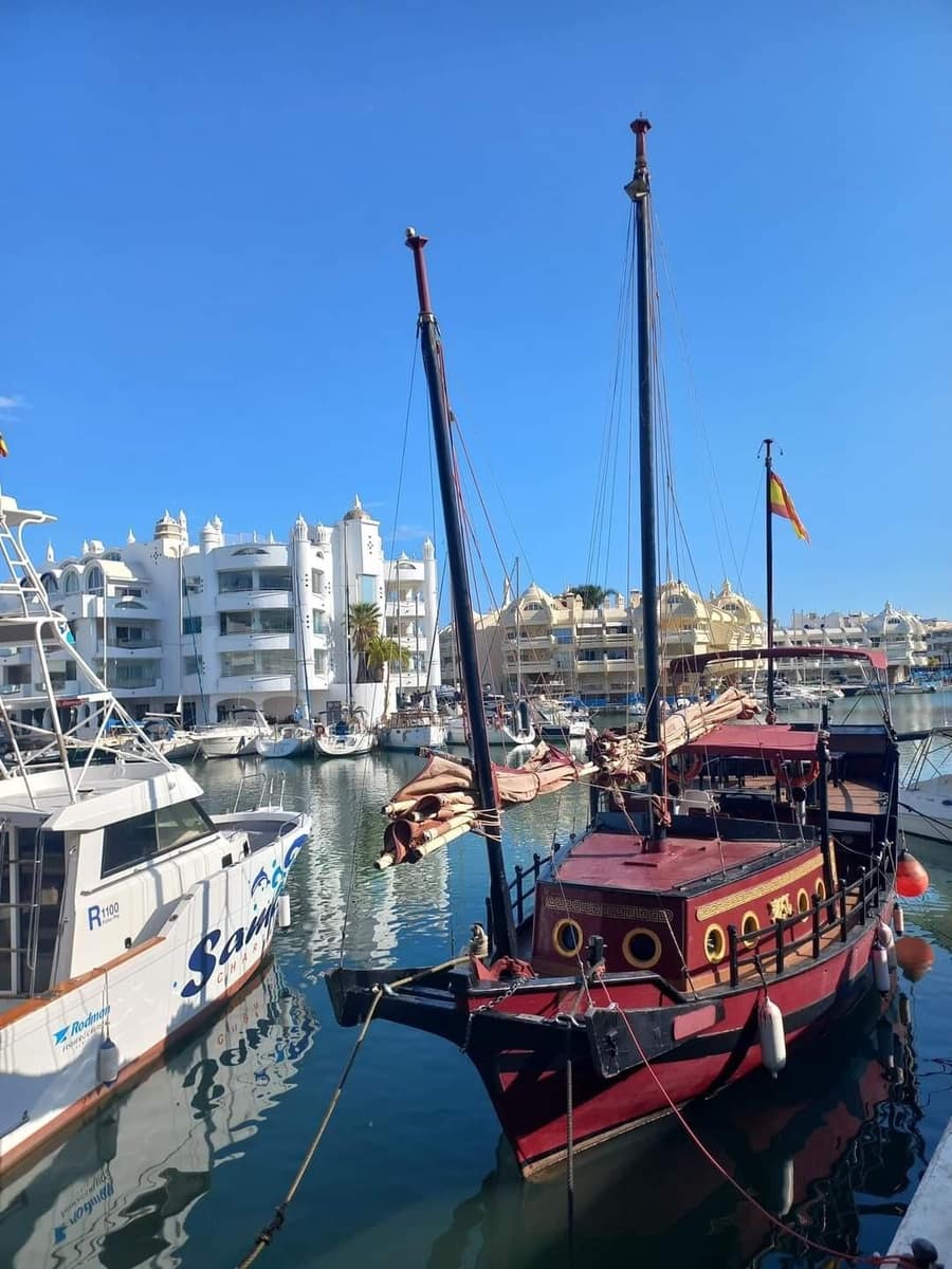 2 bedroom Apartment for sale in Benalmadena with pool - € 640,000 (Ref: 8382698)