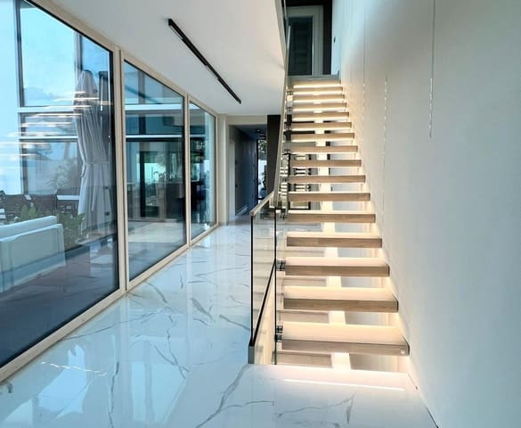 5 sypialnia Willa na sprzedaż w Benalmadena Costa, Benalmádena z basenem garażem - 1 950 000 € (Ref: 8421234)