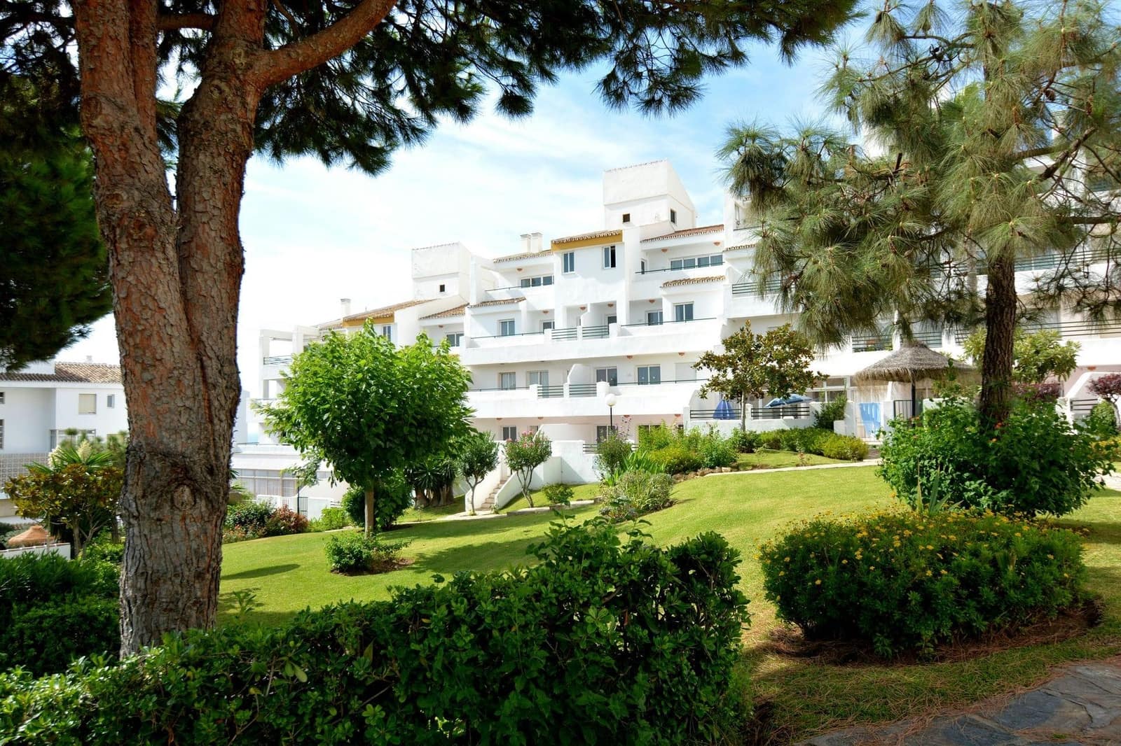 2 bedroom Apartment for sale in Mijas with pool - € 345,000 (Ref: 8489007)