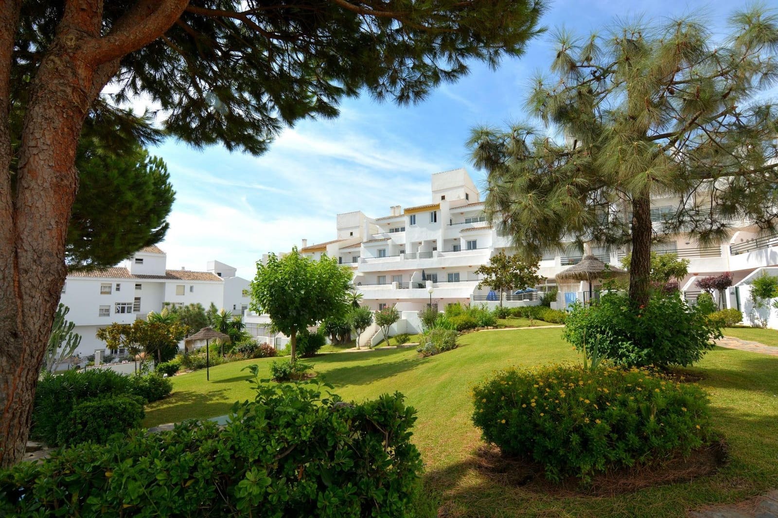 2 bedroom Apartment for sale in Mijas with pool - € 345,000 (Ref: 8489007)