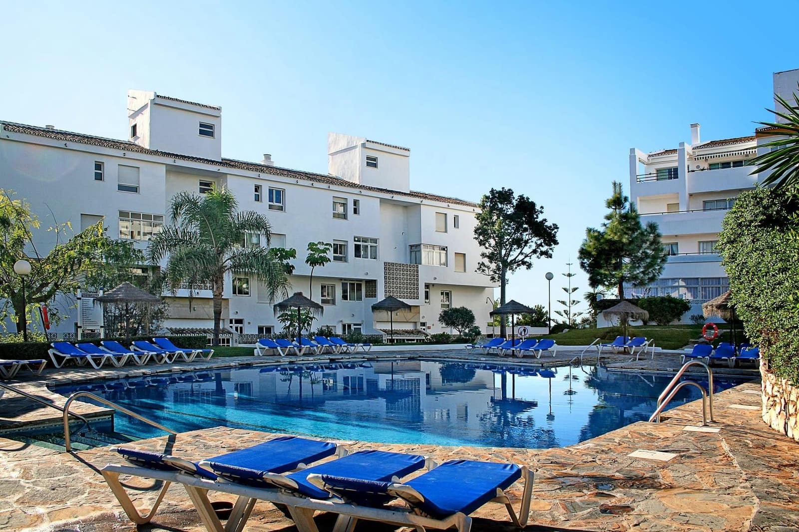 2 bedroom Apartment for sale in Mijas with pool - € 345,000 (Ref: 8489007)