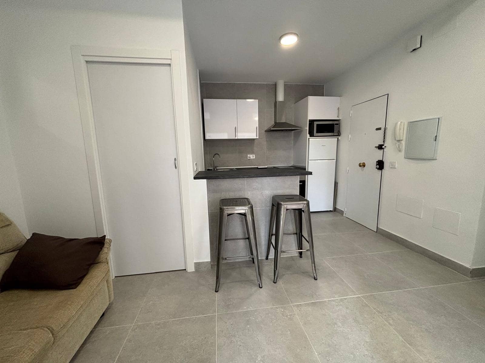 2 bedroom Flat for sale in Fuengirola - € 210,000 (Ref: 8559939)