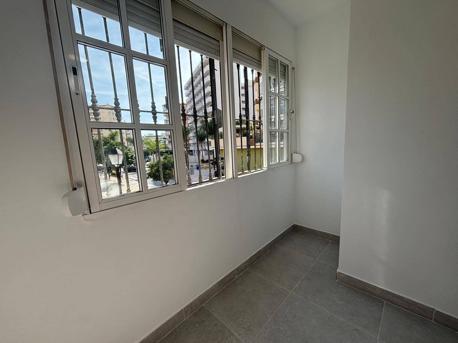 2 bedroom Flat for sale in Fuengirola - € 210,000 (Ref: 8559939)