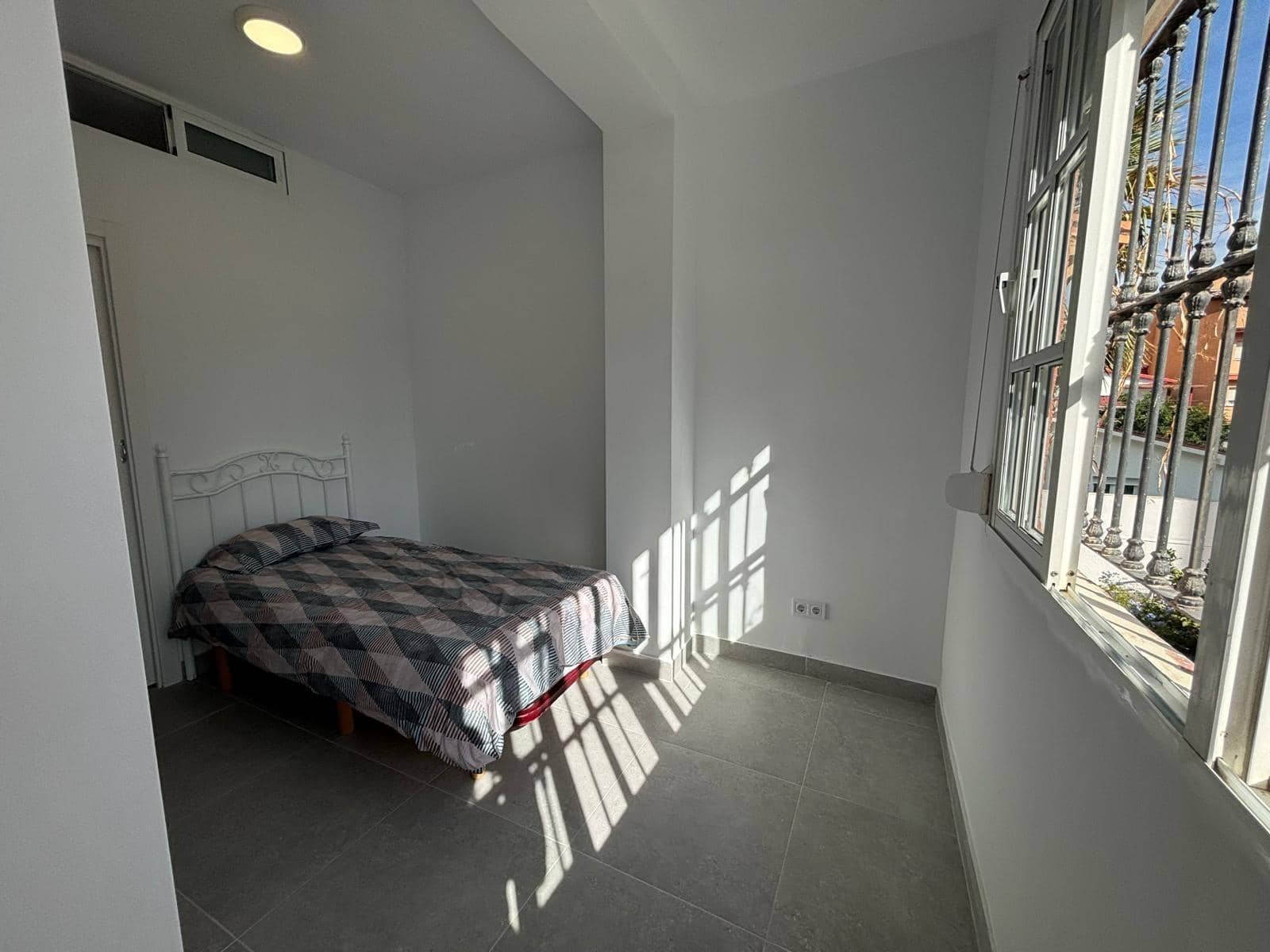 2 bedroom Flat for sale in Fuengirola - € 210,000 (Ref: 8559939)