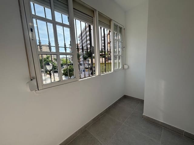 2 makuuhuone Asunto myytävänä paikassa Fuengirola - 210 000 € (Ref: 8559939)