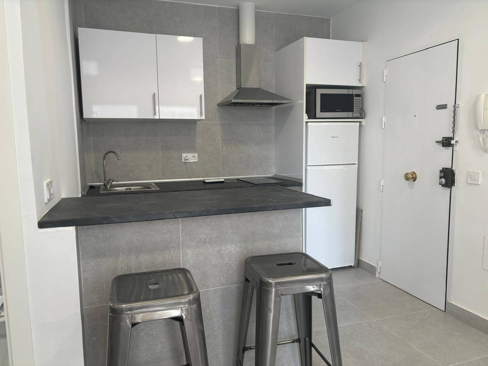 2 bedroom Flat for sale in Fuengirola - € 210,000 (Ref: 8559939)