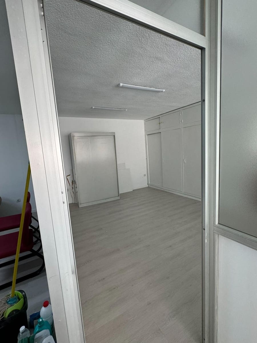 2 soveværelse Kontor til salg i Malaga by - € 350.000 (Ref: 8565273)