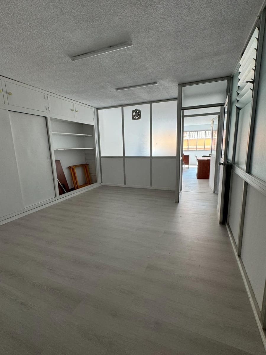 2 soveværelse Kontor til salg i Malaga by - € 350.000 (Ref: 8565273)