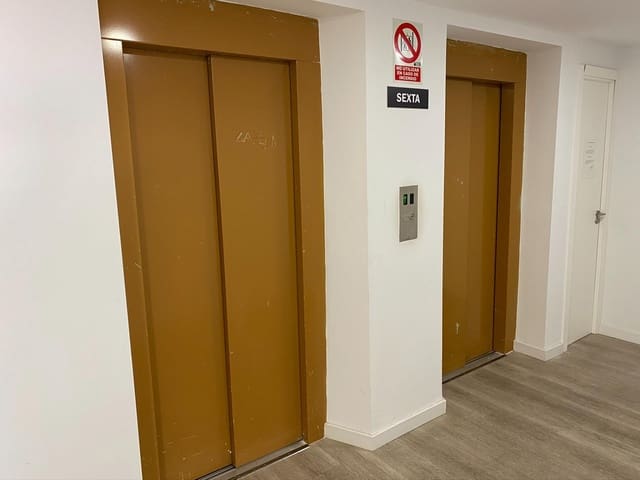 2 bedroom Office for sale in Málaga city - € 350,000 (Ref: 8565273)