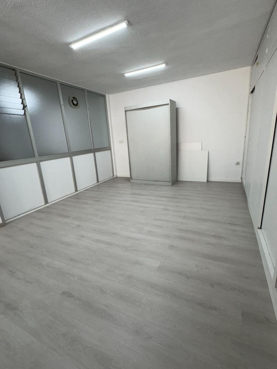 2 soveværelse Kontor til salg i Malaga by - € 350.000 (Ref: 8565273)