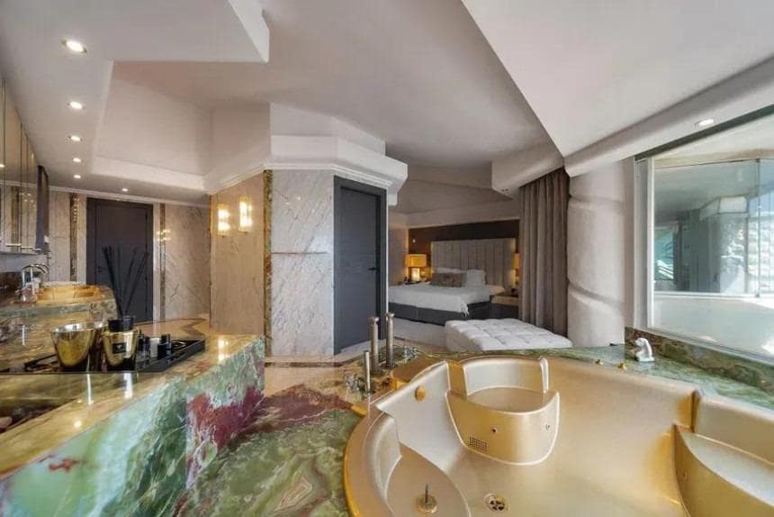 4 soverom Penthouse til salgs i Benalmadena med svømmebasseng garasje - € 1 975 000 (Ref: 8568184)