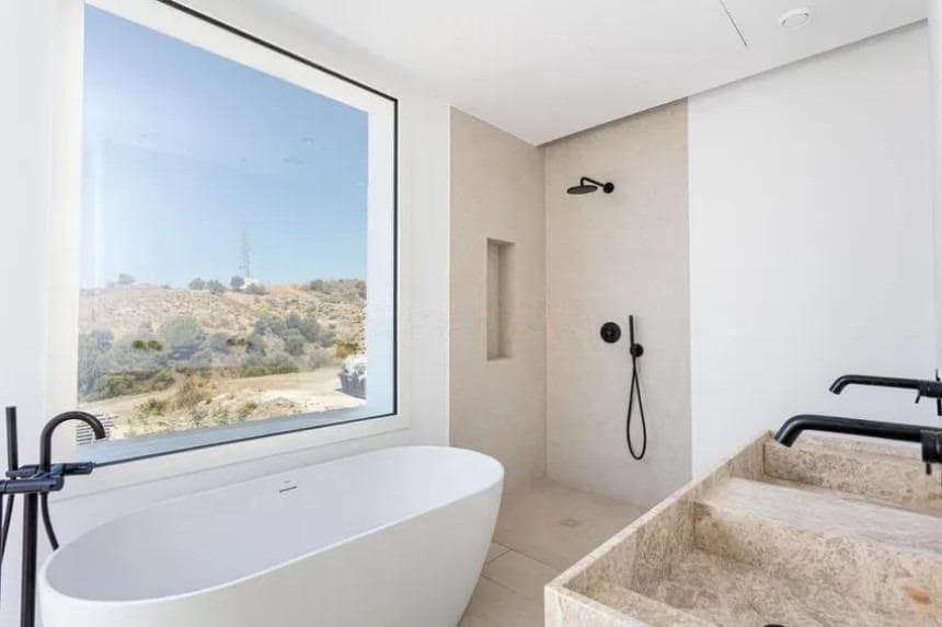 5 soveværelse Villa til salg i Fuengirola med swimmingpool garage - € 2.350.000 (Ref: 8603787)