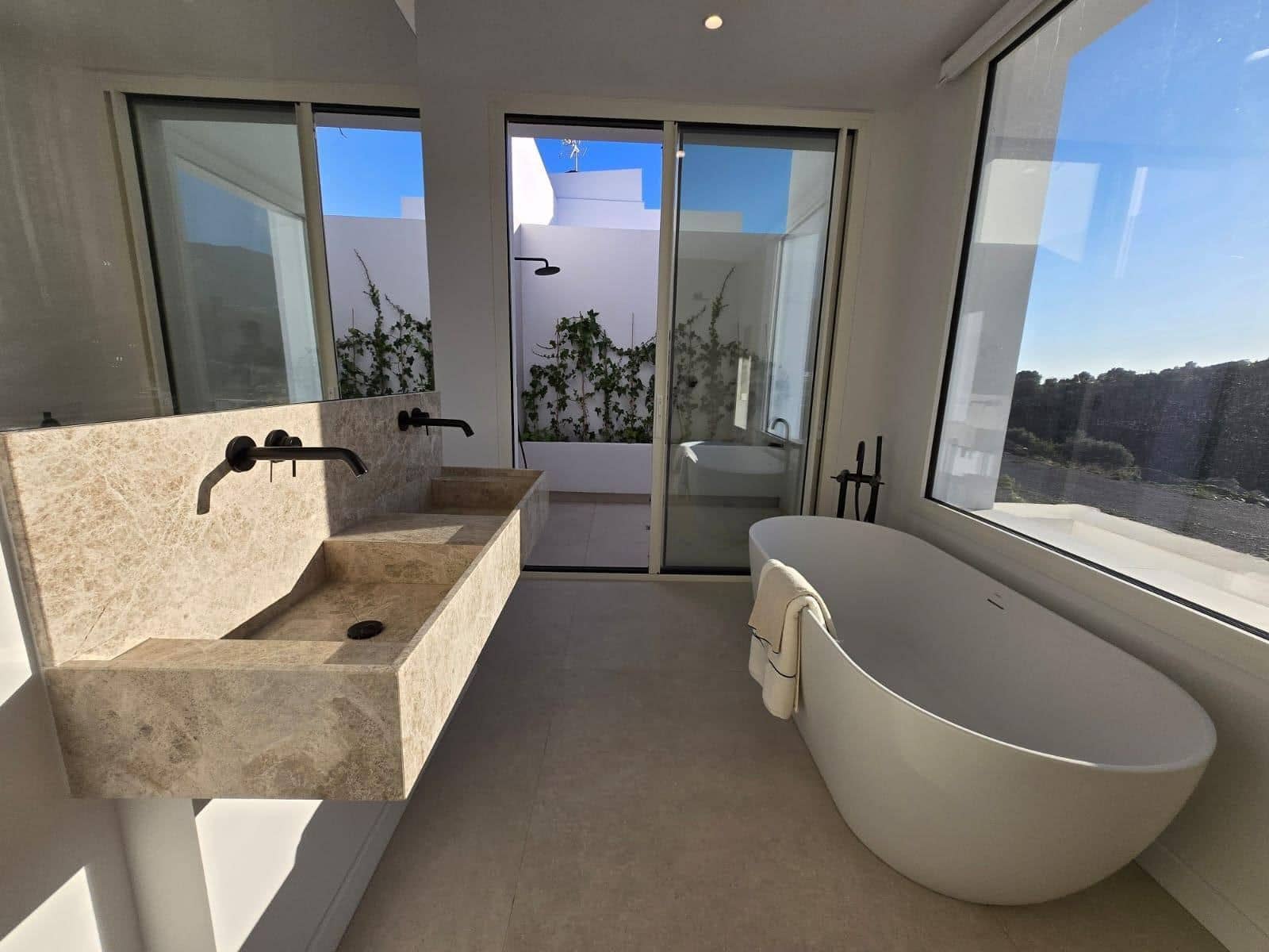 5 soveværelse Villa til salg i Fuengirola med swimmingpool garage - € 2.350.000 (Ref: 8603787)